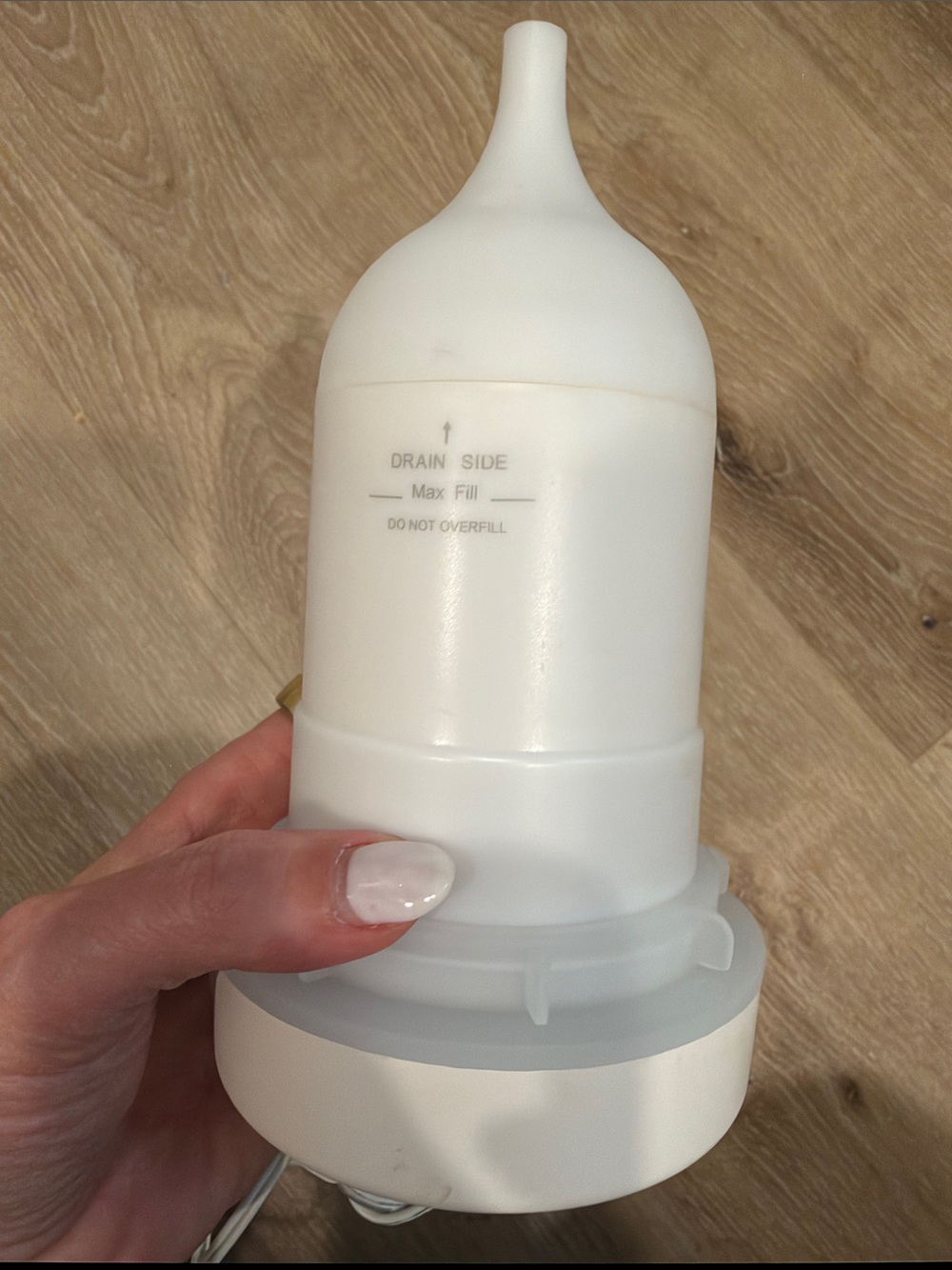 White Portable Ultrasonic Aromatherapy Diffuser with Timer Controls - Picture 3 of 4